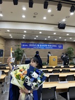 Jeongyeon graduating from Yonsei