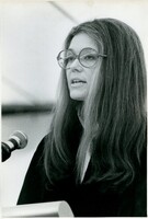 Gloria Steinem posed speaking at the 1973 Simmons Commencement