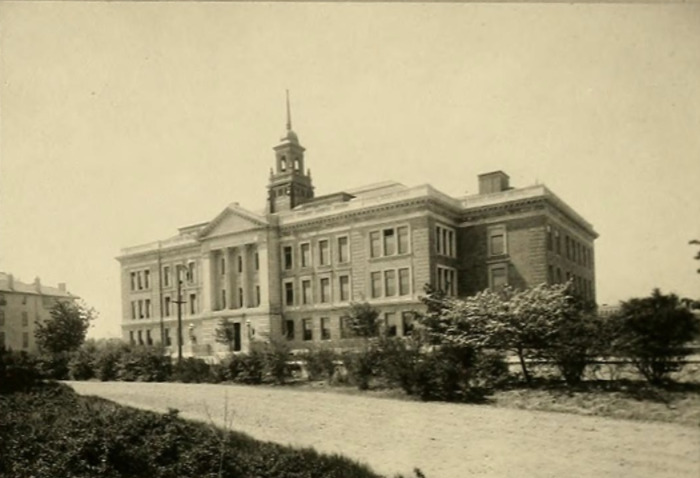 A photo of the Main College Building from the 1906 Simmons Senior Book